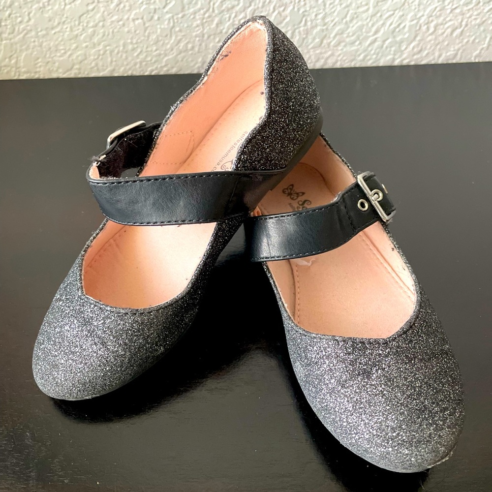 Black sparkly Kids shoes 💗